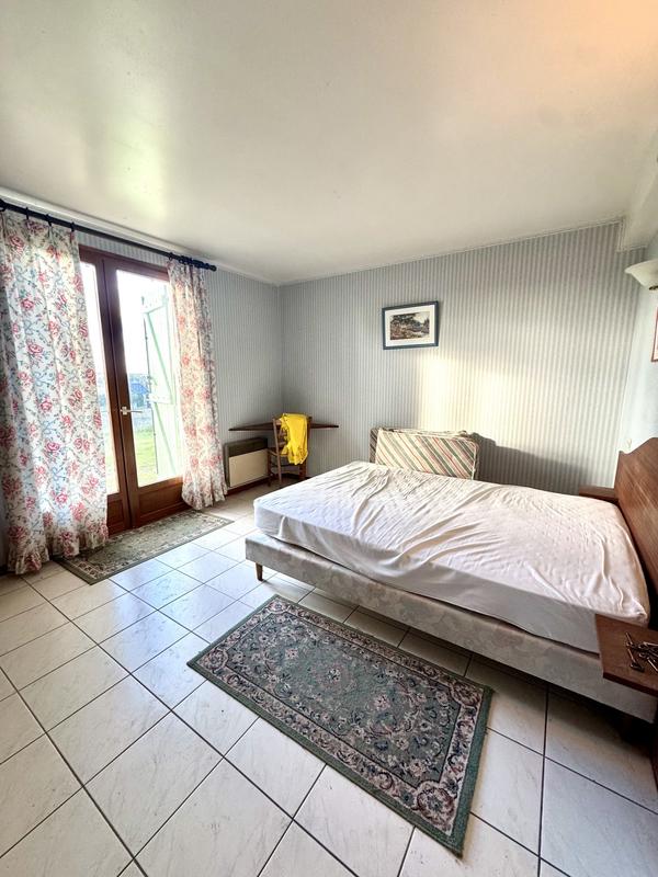 Maison - 330 m² - 12 pièces