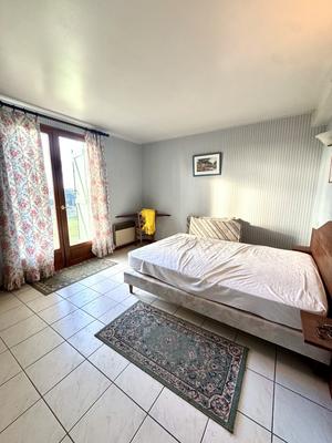 Maison - 330 m² - 12 pièces