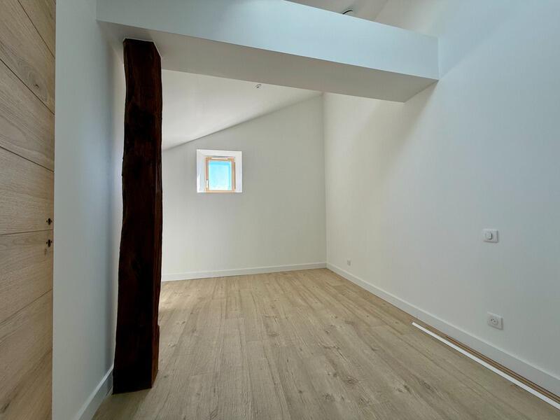 Appartement - 90 m² - 3 pièces