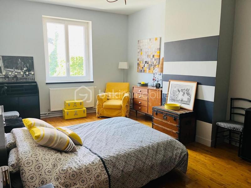 Maison - 245 m² - 8 pièces