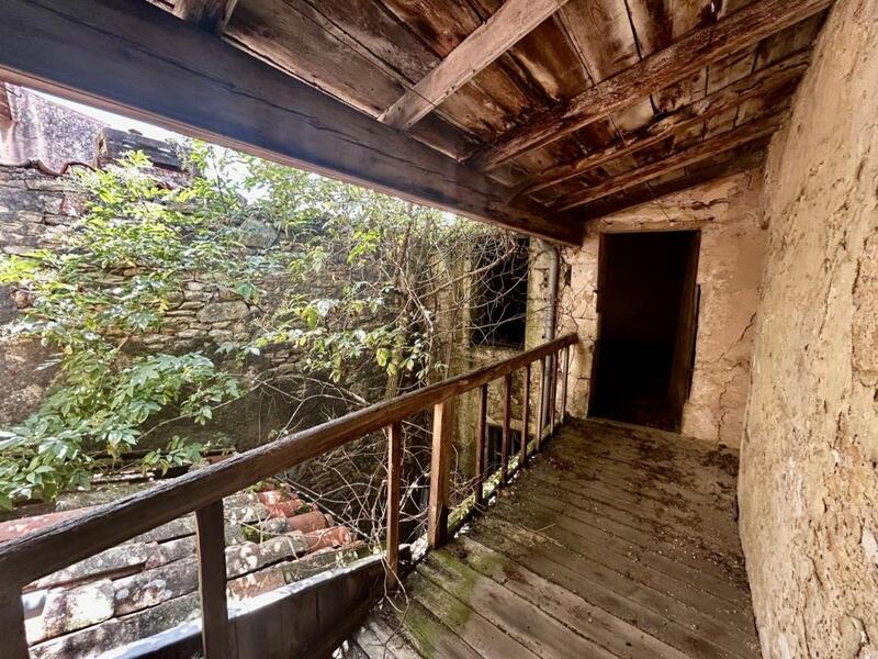 Maison - 242 m² - 7 pièces