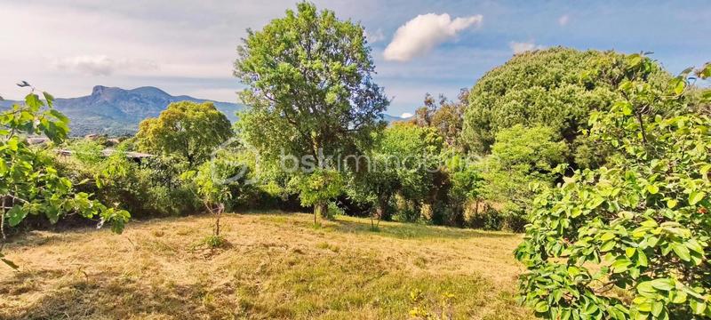 Terrain constructible - 2 862 m²