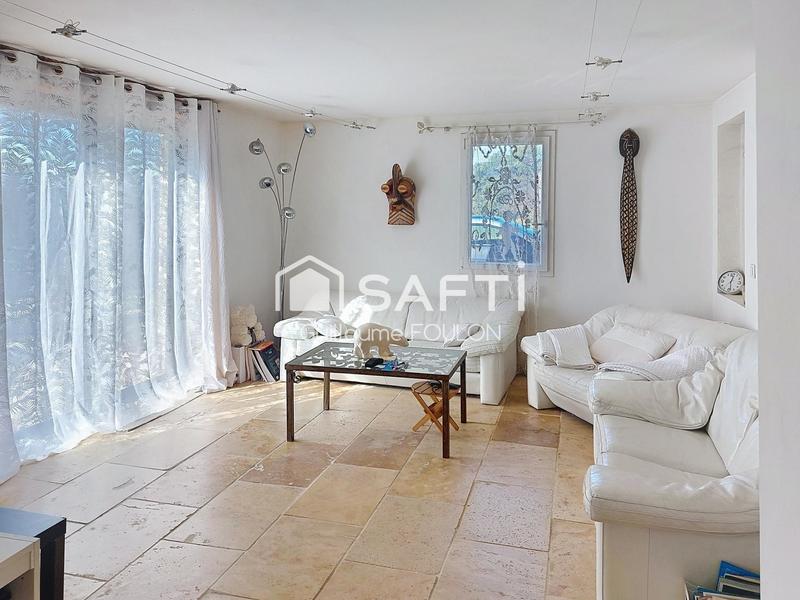 Maison - 240 m² - 10 pièces