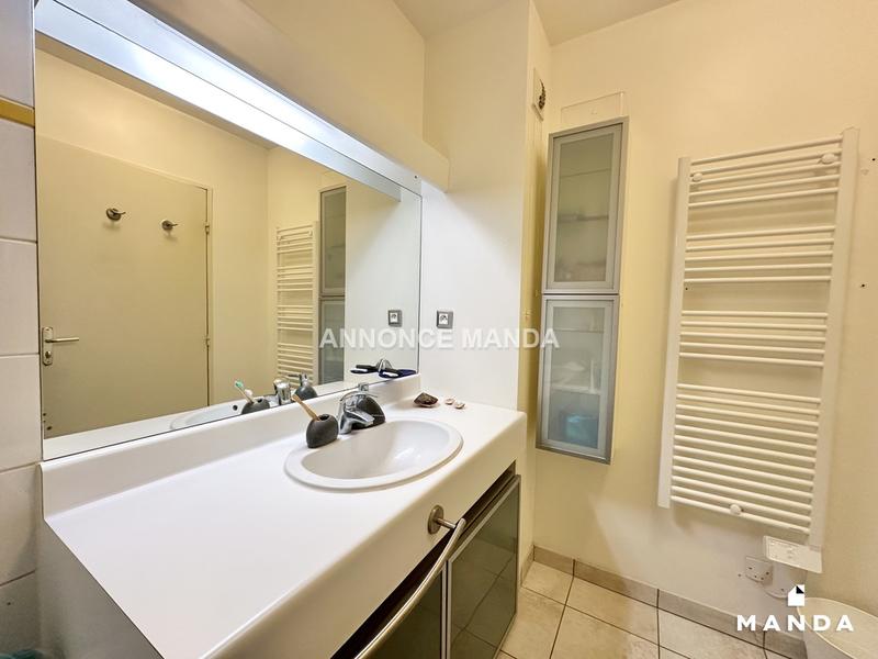 Chambre - 11 m² - 3 pièces