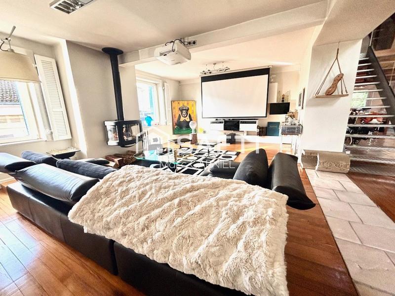 Maison - 335 m² - 11 pièces