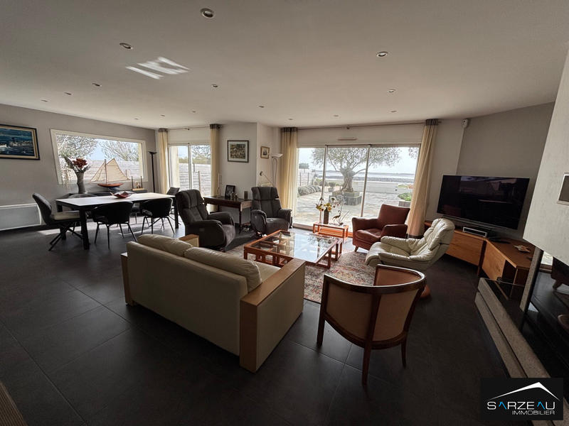 Maison - 212 m² - 10 pièces