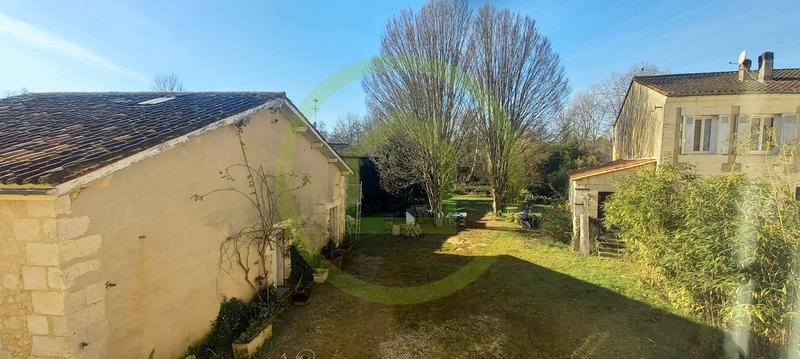 Maison - 374 m² - 14 pièces