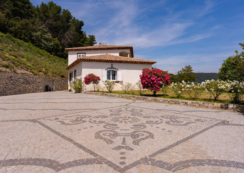 Propriété - 188 m² - 6 pièces