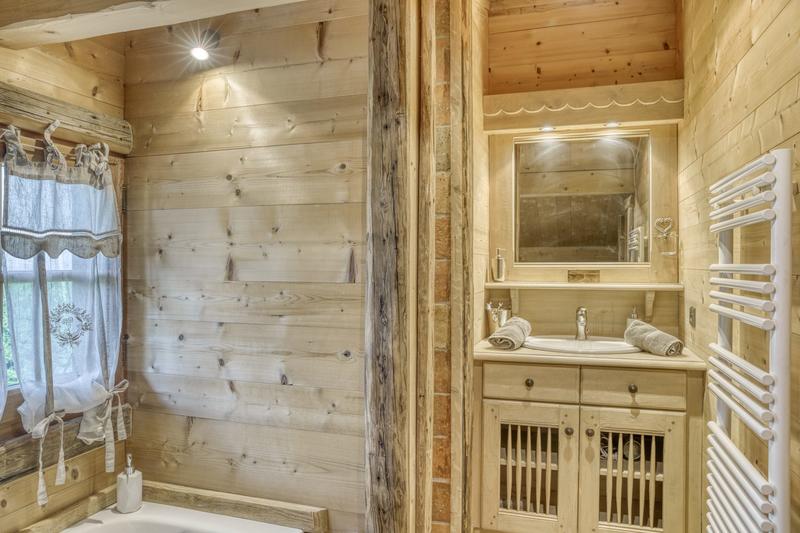 Châlet - 383 m² - 8 pièces