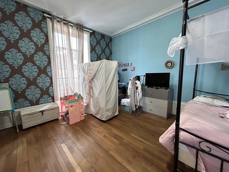 Maison - 240 m² - 6 pièces