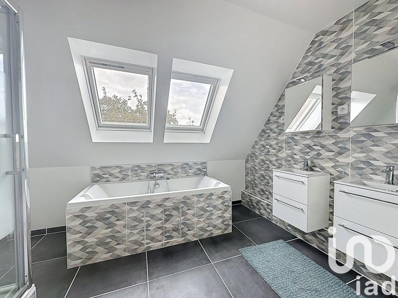 Maison - 185 m² - 9 pièces