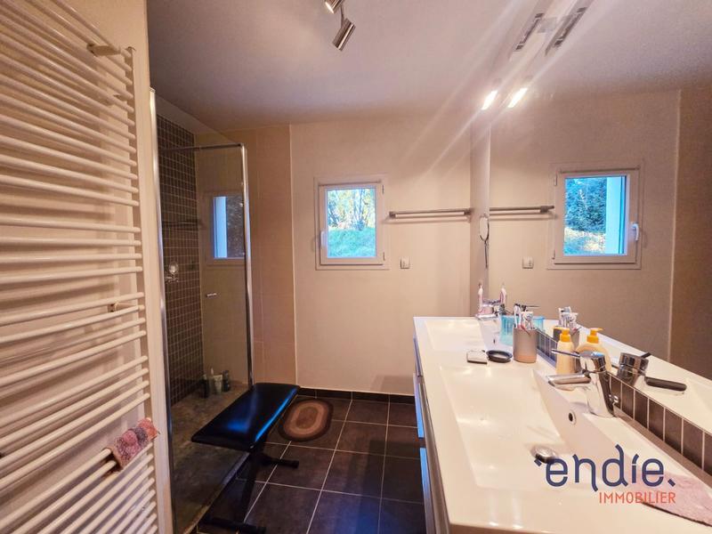 Maison - 228 m² - 6 pièces