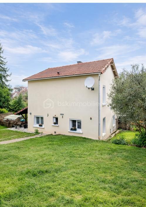 Maison - 99 m² - 5 pièces