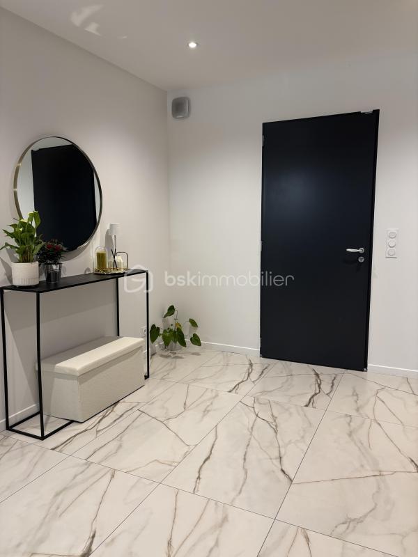 Maison - 243 m² - 7 pièces