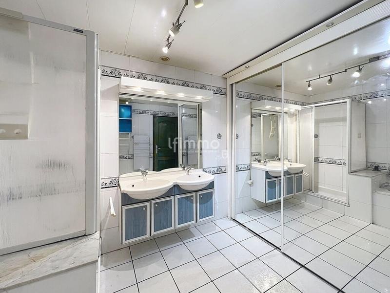 Maison - 290 m² - 11 pièces