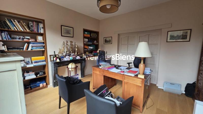 Propriété - 285 m² - 7 pièces