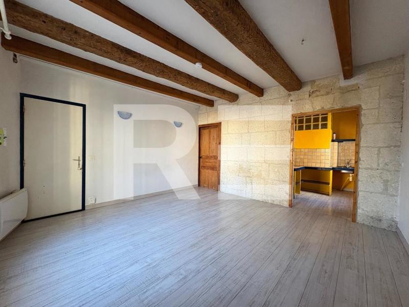 Studio - 30 m² - 4 pièces