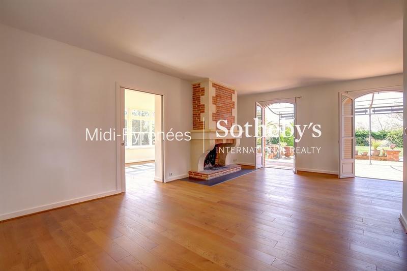 Maison - 300 m² - 10 pièces