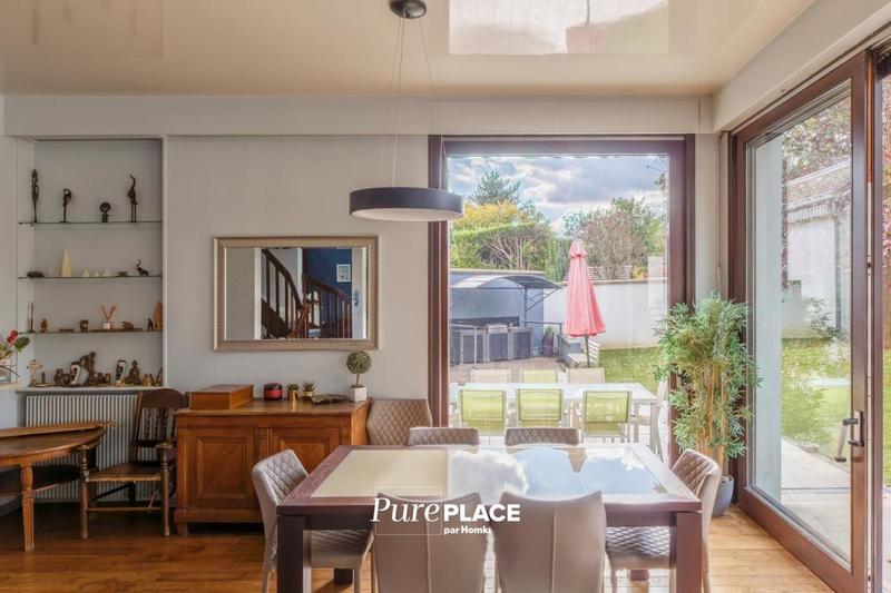 Maison - 250 m² - 8 pièces