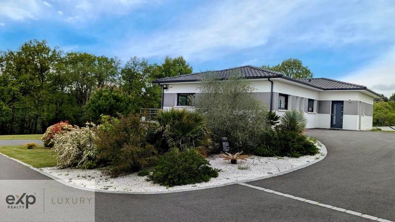 Maison - 180 m² - 6 pièces