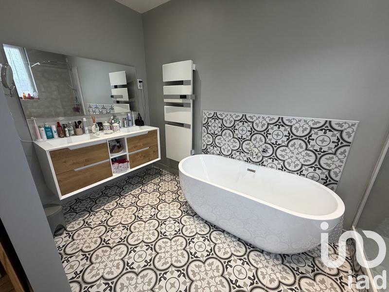 Maison - 178 m² - 8 pièces