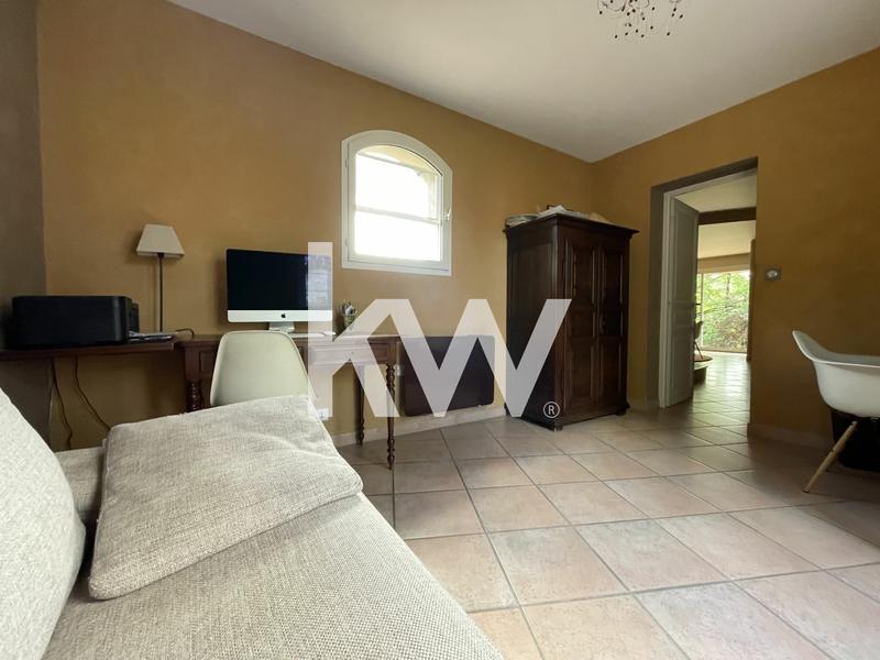 Maison - 217 m² - 7 pièces