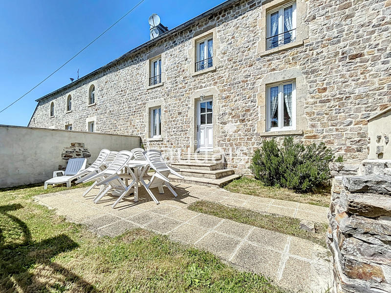 Propriété - 598 m² - 23 pièces