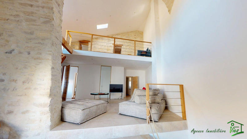 Maison - 202 m² - 6 pièces