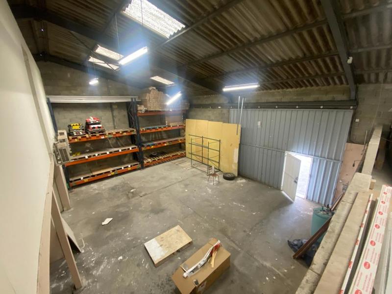 Entrepôt - 273 m²