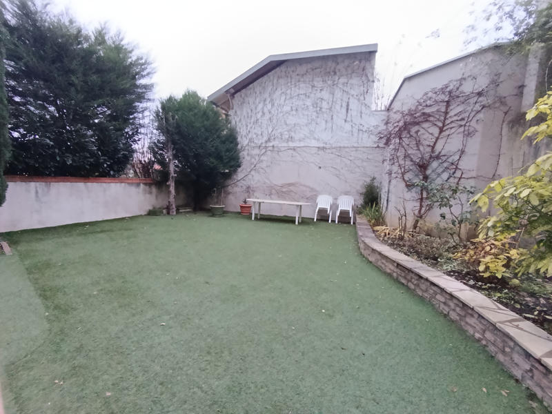 Maison - 242 m² - 9 pièces