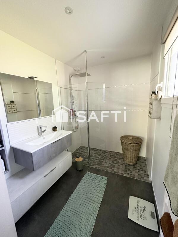 Maison - 140 m² - 5 pièces