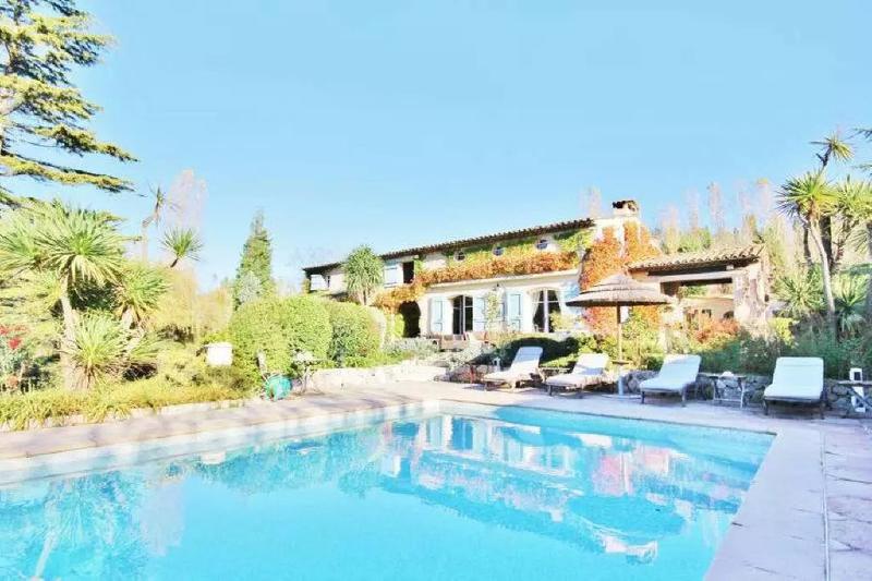 Villa - 300 m² - 7 pièces