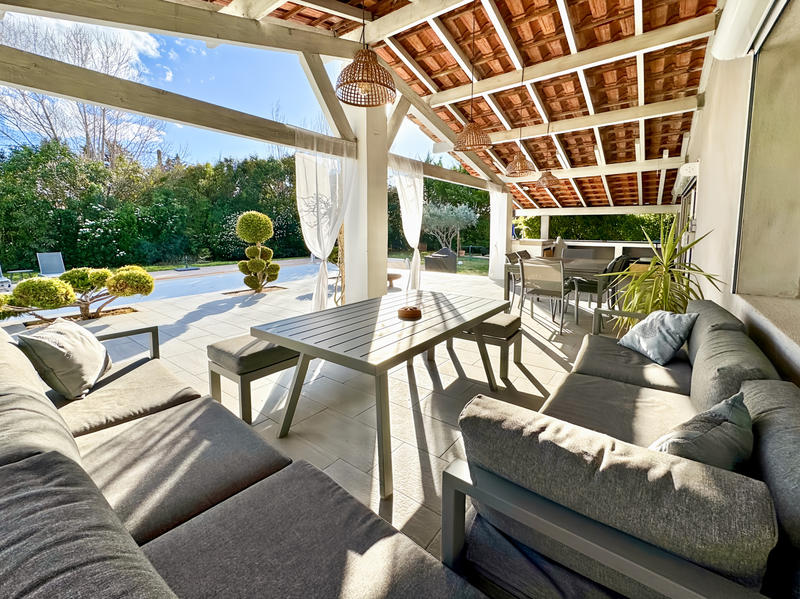 Villa - 256 m² - 9 pièces