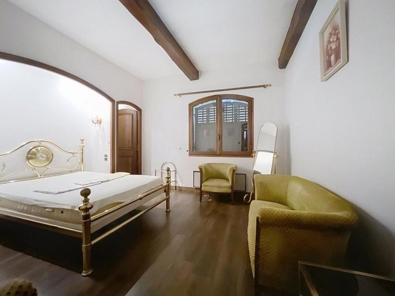 Maison - 362 m² - 5 pièces