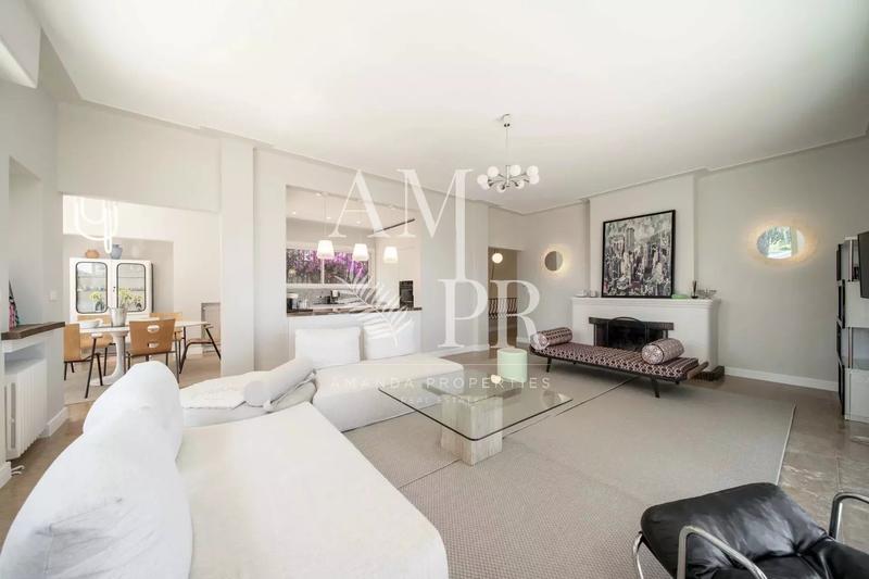 Villa - 300 m² - 4 pièces