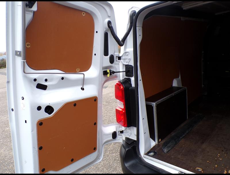 Peugeot Expert Bhdi 145 Asphalt Eat8