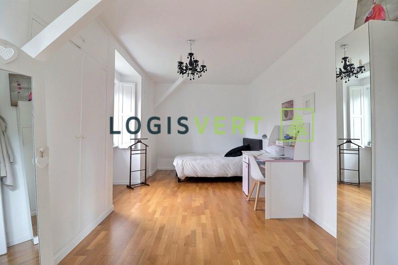 Maison - 236 m² - 8 pièces