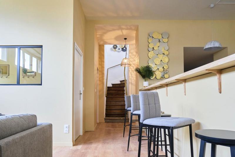 Maison - 274 m² - 12 pièces