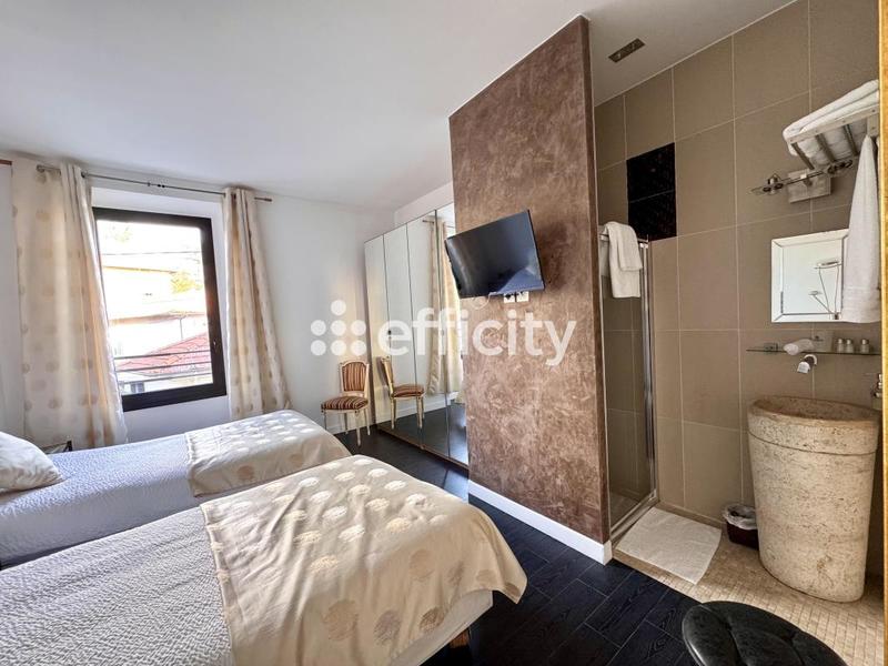 Appartement - 190 m² - 8 pièces