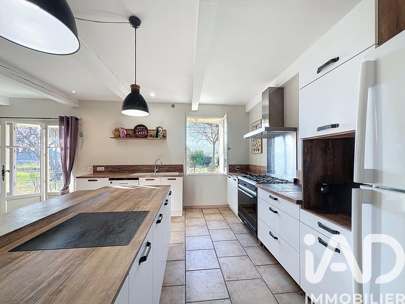 Maison - 460 m² - 13 pièces