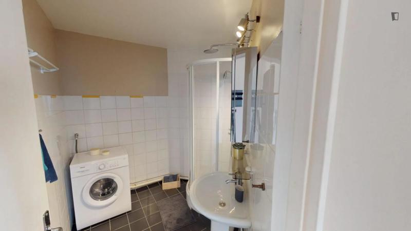 Chambre - 12 m² - 5 pièces