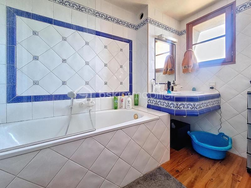 Corps de ferme - 220 m² - 10 pièces