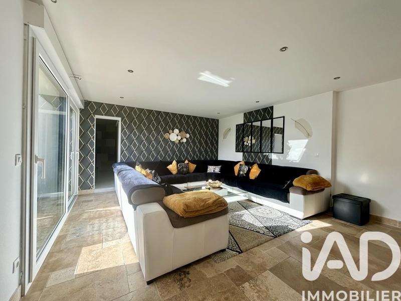 Maison - 242 m² - 7 pièces