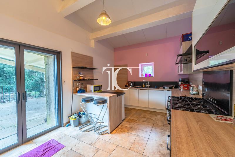 Maison - 241 m² - 8 pièces