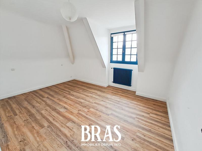 Maison - 141 m² - 8 pièces