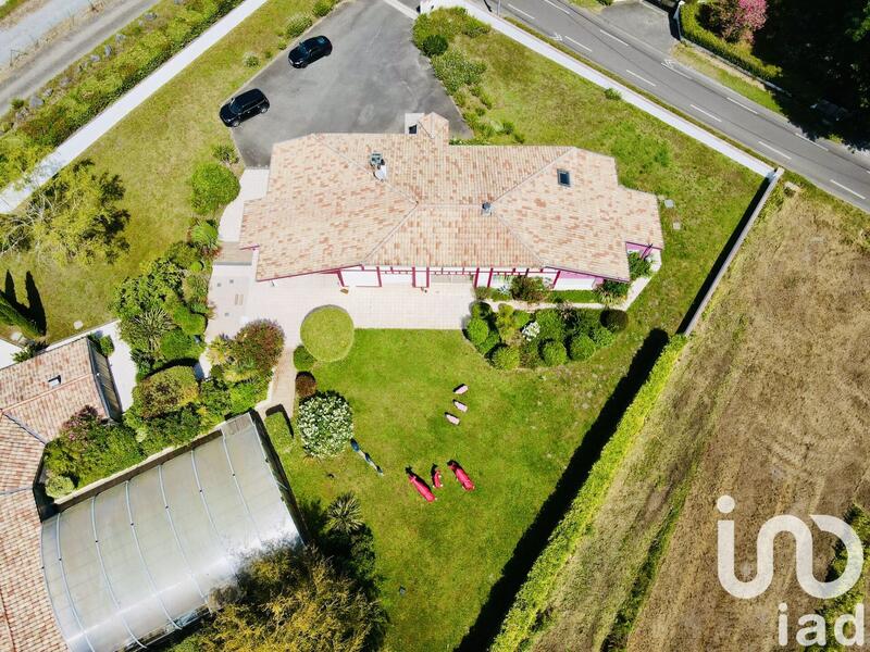 Maison de maîtres - 245 m² - 10 pièces