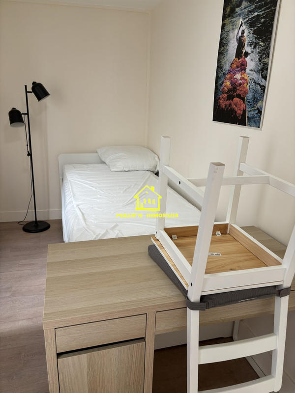 Appartement - 15 m² - 8 pièces