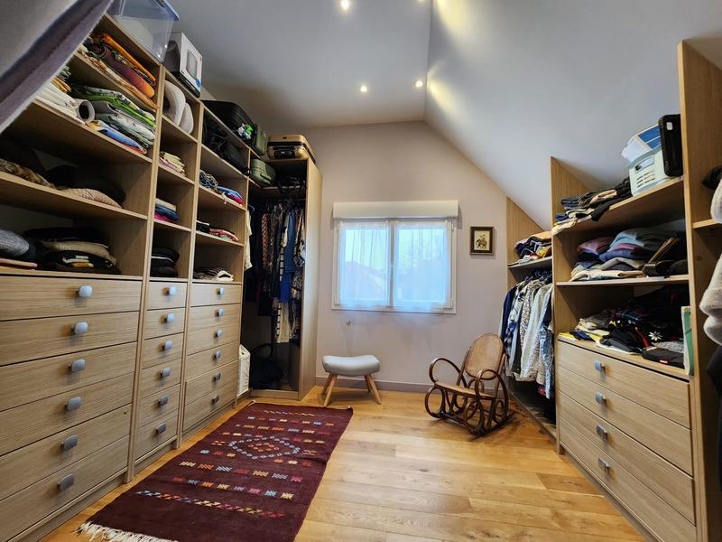 Maison en pierre - 241 m² - 9 pièces