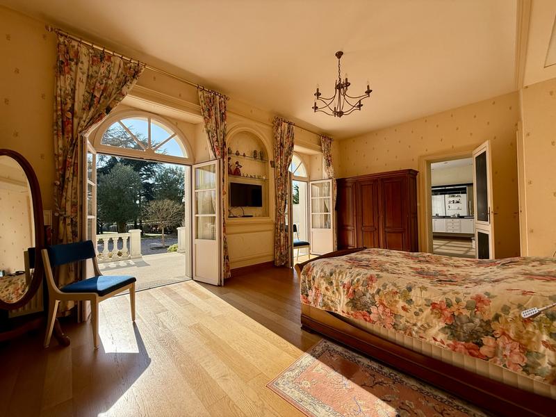 Maison - 454 m² - 12 pièces