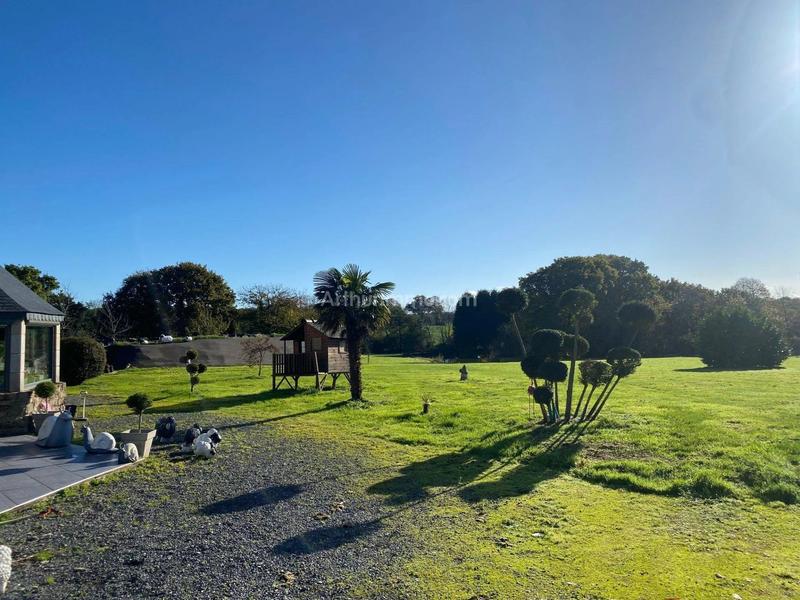 Maison - 330 m² - 10 pièces